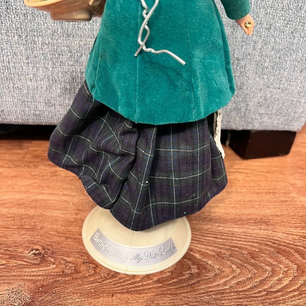 Barbie Eliza Doolittle My Fair Lady Doll 1995 Flower Girl Green Coat Skirt 15497 - Picture 5 of 14